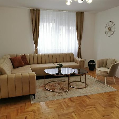 Family Apartment ทูซลา ภายนอก รูปภาพ