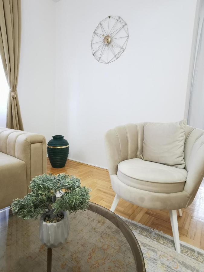 Family Apartment ทูซลา ภายนอก รูปภาพ