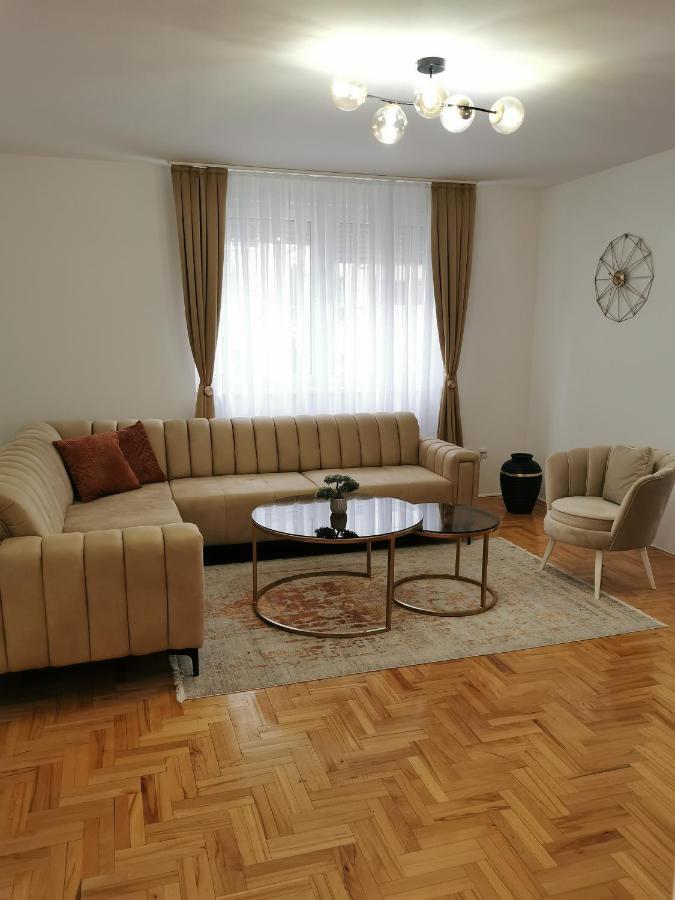 Family Apartment ทูซลา ภายนอก รูปภาพ